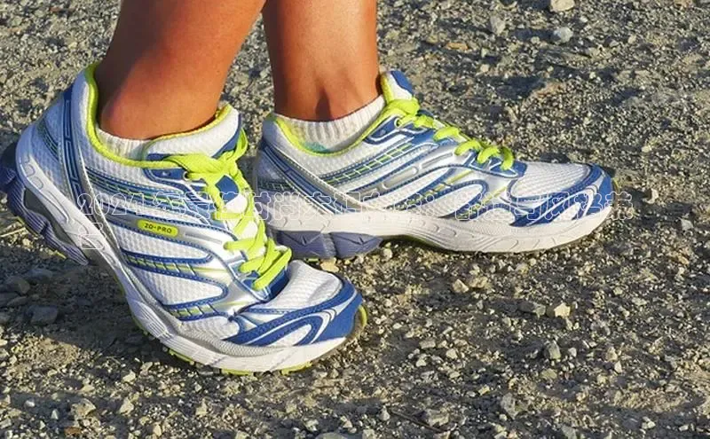 球速体育网址一径科技2024 年最佳时尚大码女鞋：舒适与风格兼
备